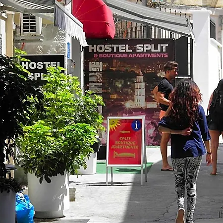 فندق Hostel Split 2*